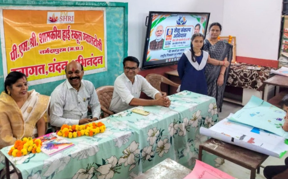 सेवा संकल्प अभियान के तहत “मेरे सपनों का भारत” चित्रकला की लगी प्रदर्शनी