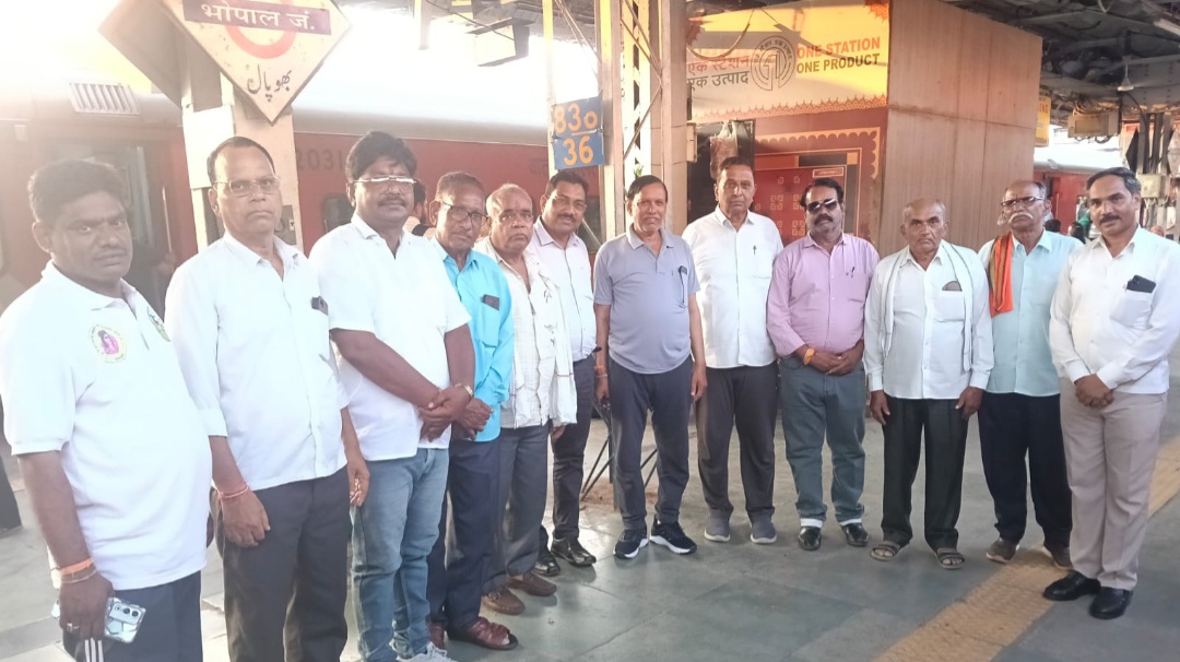 कुर्मी क्षत्रिय समाज का प्रतिनिधि मंडल दिल्ली रवाना, कुड़मी जाति को केन्द्र की सूची में जुड़वाने की मांग