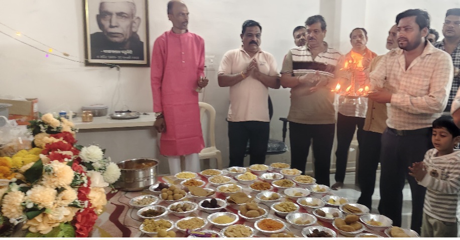 पत्रकार भवन में गणेश महोत्सव के दूसरे दिन भी भगवान गणेश को लगा छप्पन भोग, हुई भव्य महाआरती