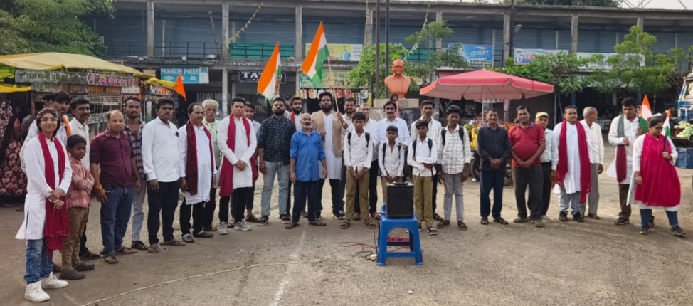 साथी जन शिक्षण एवं संस्कृति समिति द्वारा नुक्कड़ नाटक का मंचन किया गया