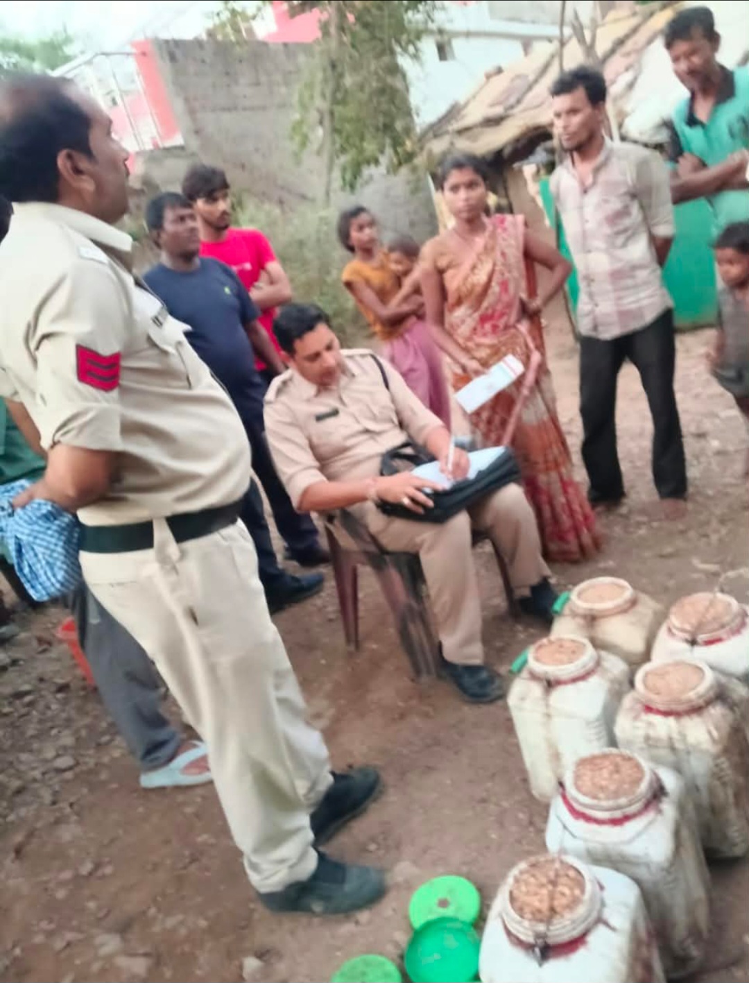 जिला आबकारी अधिकारी के मार्गदर्शन में आबकारी टीम की कार्रवाई, 65 लीटर कच्ची शराब जब्त, 22 प्रकरण दर्ज, एक अन्य कार्रवाई में 20 लीटर कच्ची हाथ भट्टी शराब सहित, 330 किलो लहान जब्त