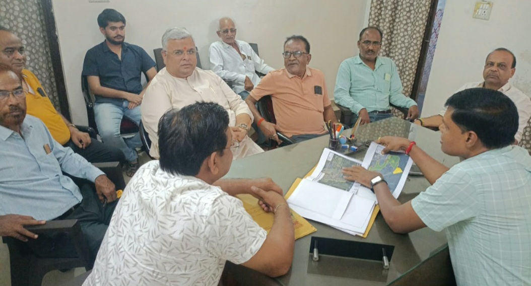 आदिवासी विस्थापन की समस्याओं को लेकर जिला कांग्रेस अध्यक्ष शिवाकांत गुड्डन पांडेय ने सतपुड़ा टाइगर रिजर्व के सहायक संचालक से की मुलाकात, समस्याओं को 2 दिन में निराकरण करने का दिया आश्वासन