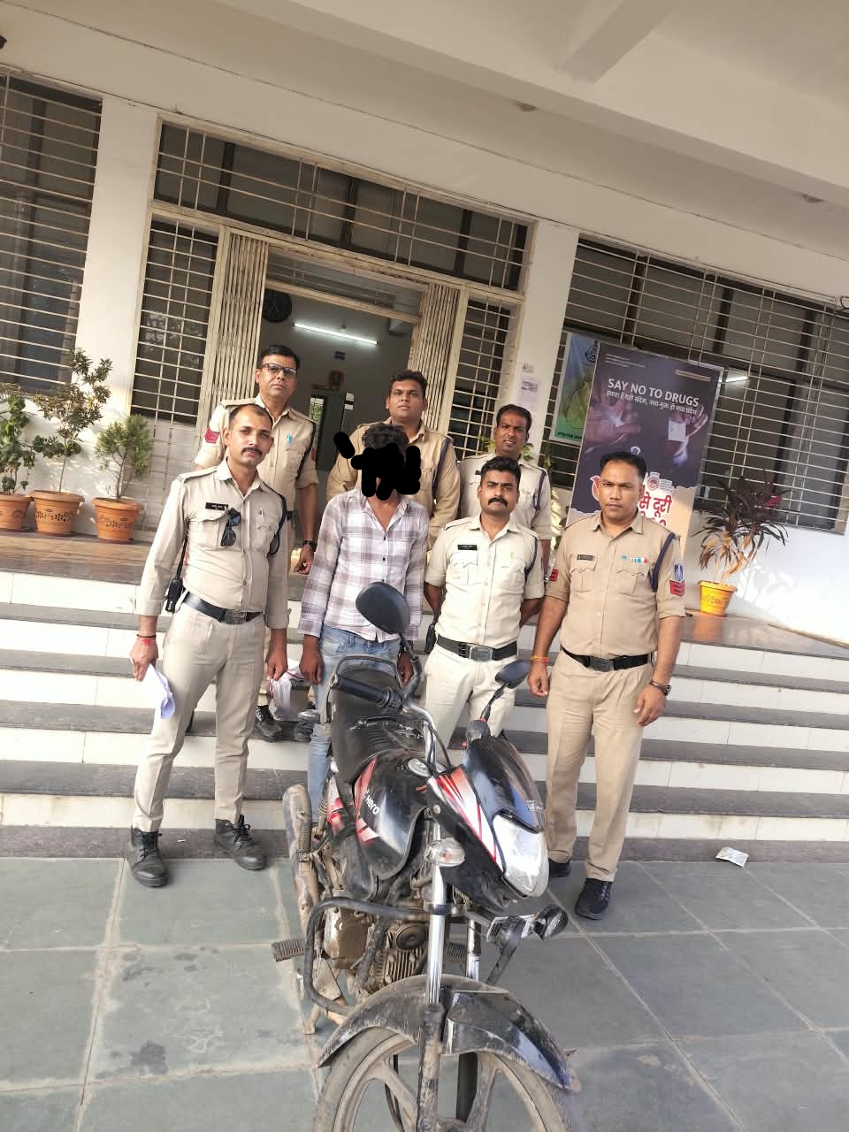 शातिर वाहन चोर गिरफ्तार, चोरी की बाइक बरामद, पुलिस ने विदिशा से दबोचा
