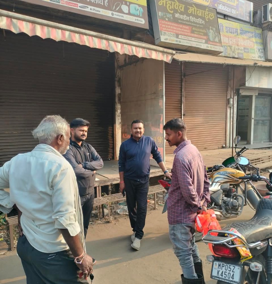 अलसुबह सीएमओ ने किया औचक निरीक्षण, नगर को नंबर-1 बनाने के लिए उतरी नपा की टीम