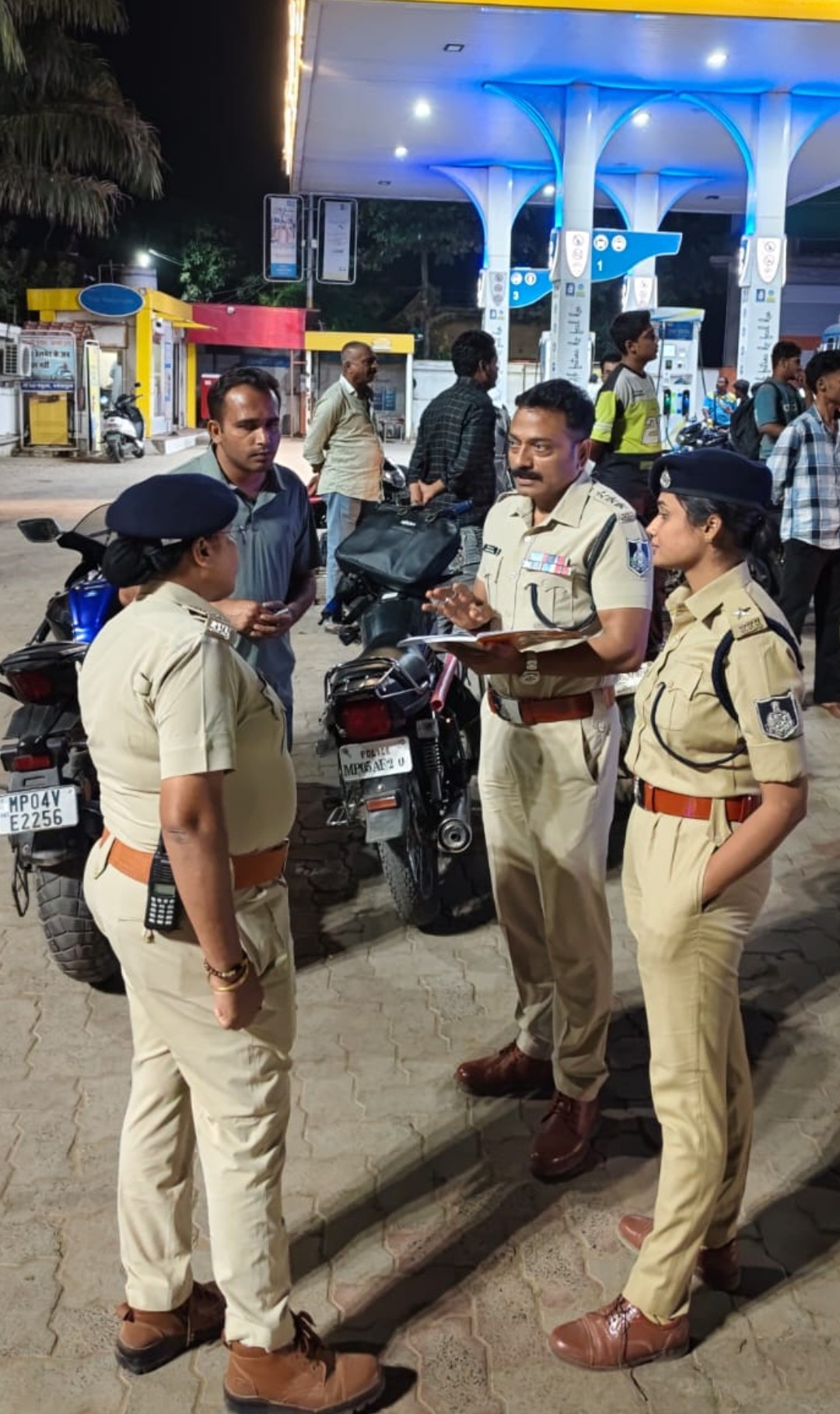 गुंडे बदमाशों, संदिग्ध व्यक्ति, सुनसान इलाकों, पेट्रोल पंपों की चेकिंग, अपराधियों के तैयार किए डोजियर