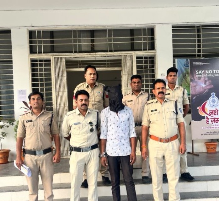 चाकू से हमला कर लूट के प्रकरण में फरार आरोपी अरेस्ट, हाथ घड़ी व नगदी जब्त