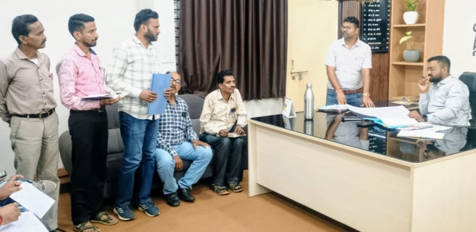कलेक्टर के निर्देश पर हांडिया बैराज निर्माण हेतु सिवनी मालवा तहसील में प्रभावित भूमि के अर्जन की कार्यवाही तेज, एस.डी.एम ने ली राजस्व अधिकारियों की बैठक
