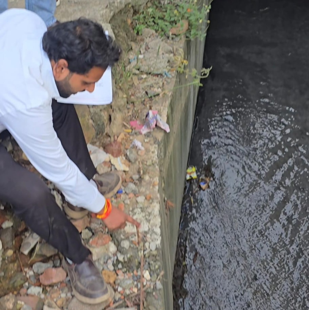 खुले नाले की समस्या को लेकर प्रशासन से कार्रवाई की मांग