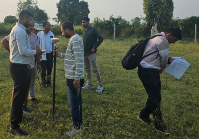 भू-अर्जन और परिसंपत्तियों के परीक्षण हेतु SDM सिवनी मालवा ने किया स्थल निरीक्षण