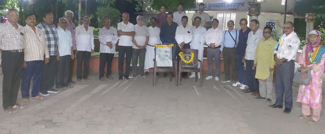 सामाजिक समरसता राष्ट्रीय एकता मंच ने स्थानीय नेहरू पार्क में महात्मा गांधी और लाल बहादुर शास्त्री की जयंती मनाई