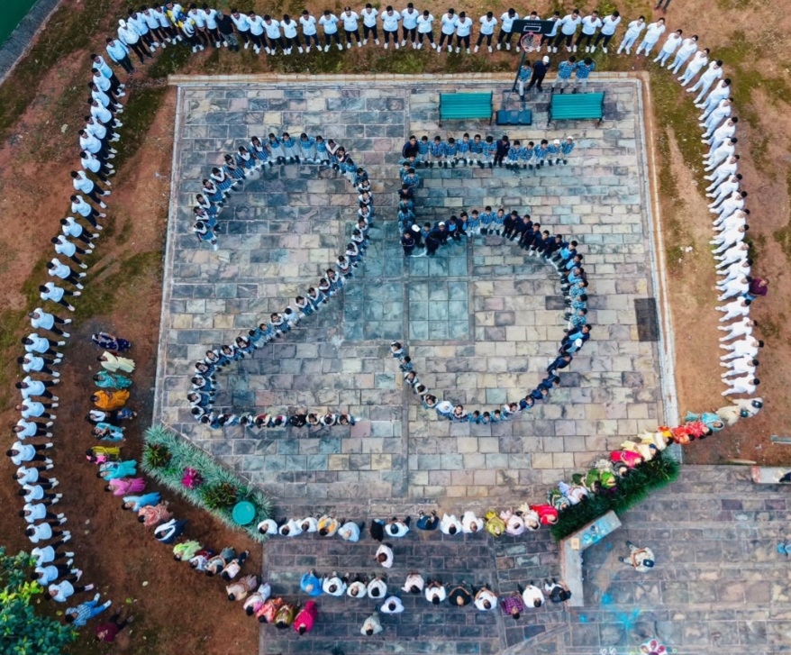 सेवा संकल्प अभियान 2026……प्रधानमंत्री नरेंद्र मोदी के 25 वर्षों की सेवा को पचमढ़ी में दिया गया सम्मान, स्थानीय नागरिकों जनप्रतिनिधियों एवं स्कूली छात्र-छात्राओं ने बनाई मानव रंगोली