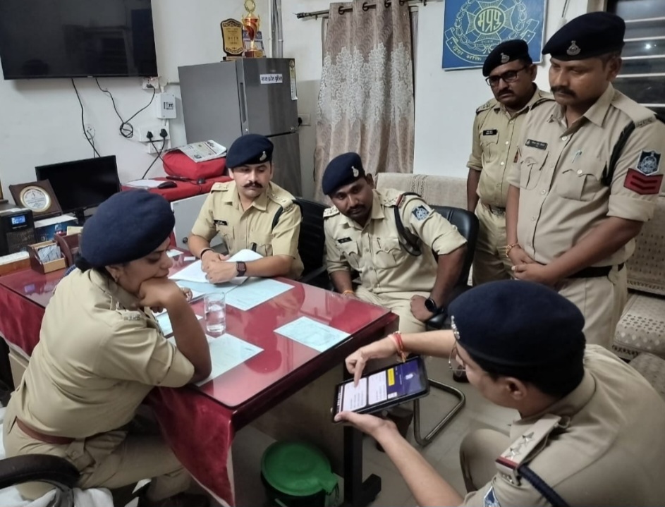 पुलिस अधीक्षक सीहोर श्रीमती सोनाक्षी सक्सेना ने किया थाना रेहटी, बुधनी एवं एसडीओपी कार्यालय बुधनी का वार्षिक निरीक्षण, अभिलेखों की जांच एवं अवैध गतिविधियों पर सख्त कार्रवाई के निर्देश, बीट प्रणाली को सक्रिय करने व रात्रि गश्त तेज करने पर जोर, गंभीर प्रकरणों की मॉनिटरिंग और सुपरविजन मजबूत करने के निर्देश