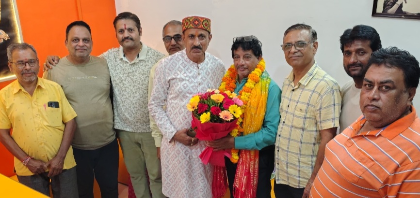 अपनी आवाज से पहचान बनाने वाले प्रकाश गुप्ता लारा का सामाजिक संगठनों और विशिष्ट जनों ने किया सम्मान