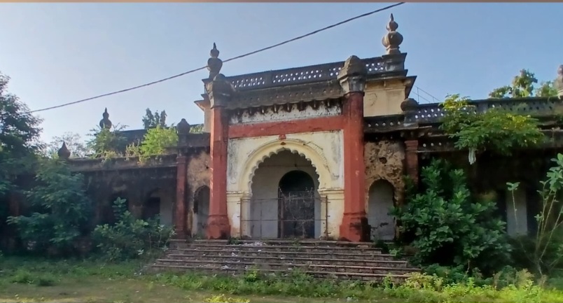 शासकीय उत्कृष्ट उच्चतर माध्यमिक विद्यालय, भीलपुरा, नर्मदापुरम की 100 वर्ष से अधिक पुरानी ऐतिहासिक धरोहर भवन के संरक्षण, मरम्मत एवं परिसर में व्याप्त गंदगी की तत्काल सफाई कराने हेतु कलेक्टर से लगाएंगे गुहार