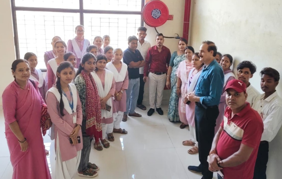 नर्मदा एजुकेशन सोसायटी कॉलेज ऑफ एजुकेशन मे सेवा संकल्प अभियान के तहत फायर सेफ्टी यंत्र संचालन प्रशिक्षण कार्यक्रम संपन्न