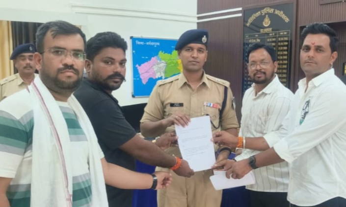 गरबा महोत्सव को लेकर विश्व हिंदू परिषद् बजरंग दल ने पुलिस अधीक्षक को सौंपा ज्ञापन