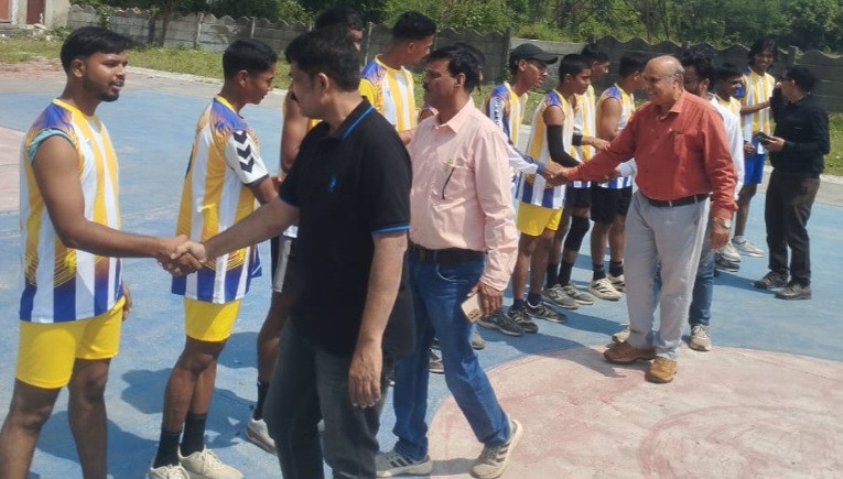 जिला स्तरीय बास्केटबॉल पुरुष प्रतियोगिता एन.ई.एस. कॉलेज में संपन्न