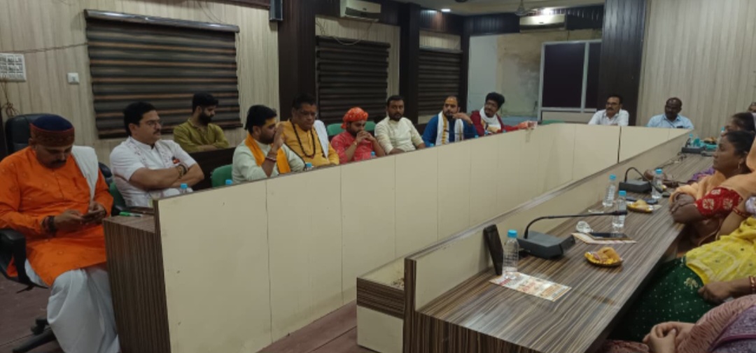 गौ माता की रक्षा के लिए आगे आई नपाध्यक्ष और पार्षदगण, किया सहयोग का वादा, नपा सभाकक्ष में गो सम्मान आव्हान अभियान के सदस्यों के साथ बैठक संपन्न
