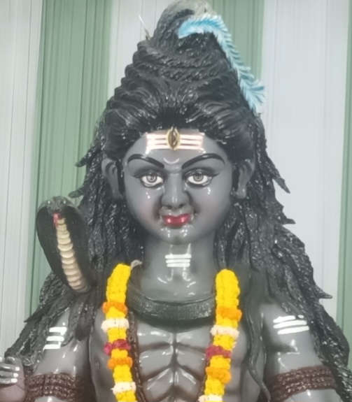 टेलीफोन एक्सचेंज चौराहे पर भगवान शिव की प्रतिमा बनी आकर्षण का केंद्र
