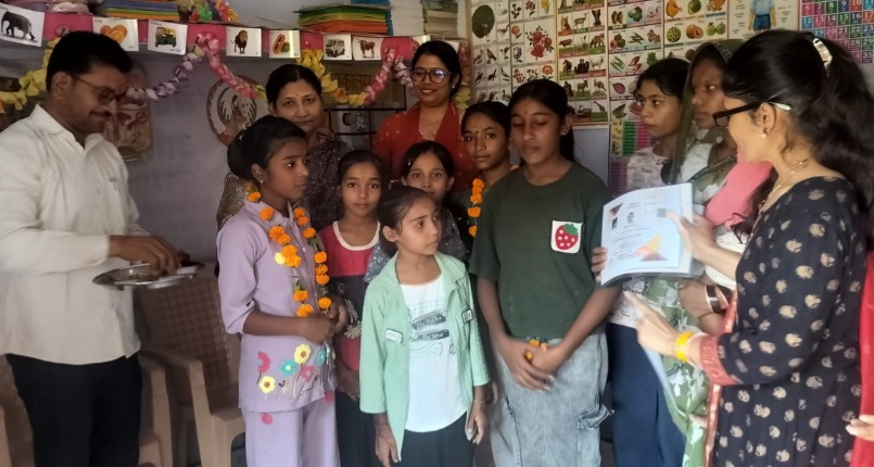 अंतरराष्ट्रीय बालिका जन्मोत्सव मनाया, तिलक लगाकर किया स्वागत