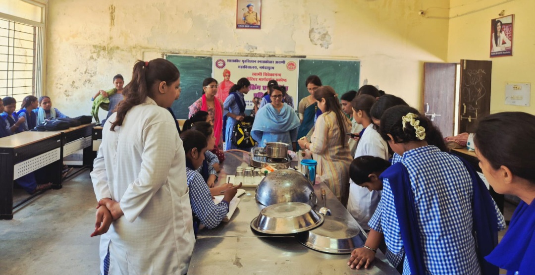 स्वामी विवेकानंद कैरियर मार्गदर्शन प्रकोष्ठ के तहत कुकिंग एवं बैकिंग का प्रशिक्षण, छात्राओं ने सीखे रोजगार के नए गुर, पनीर लड्डू और पान शॉट बनाना भी सिखाया