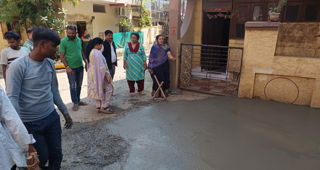 वार्ड 18 में 24 लाख की लागत से बनेगी 350 मीटर लंबी सड़क, नपाध्यक्ष ने किया निरीक्षण, निर्माण कार्य में गुणवत्ता और समय-सीमा का विशेष ध्यान रखने के दिए निर्देश, खेड़ापति माता मंदिर जाने में मिलेगी सुविधा