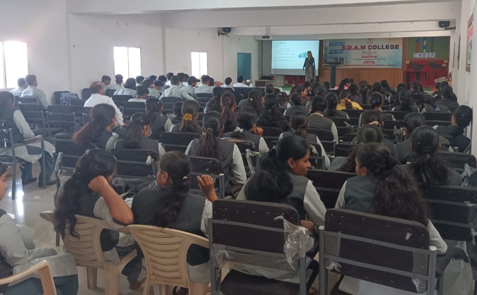 SDAM महाविद्यालय में करियर मार्गदर्शन एवं विषय-आधारित ओरिएंटेशन कार्यक्रम आयोजित