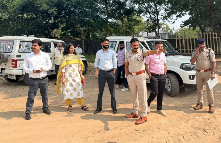 कलेक्टर के निर्देश अनुसार दीपावली पर्व के दृष्टिगत एसडीएम ने किया पटाखा विक्रय स्थल का संयुक्त निरीक्षण