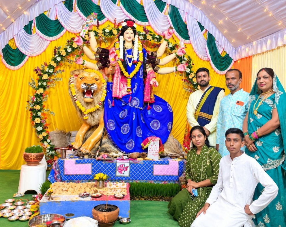बेराखेड़ी ग्राम में माता रानी की भव्य प्रतिमा विराजित