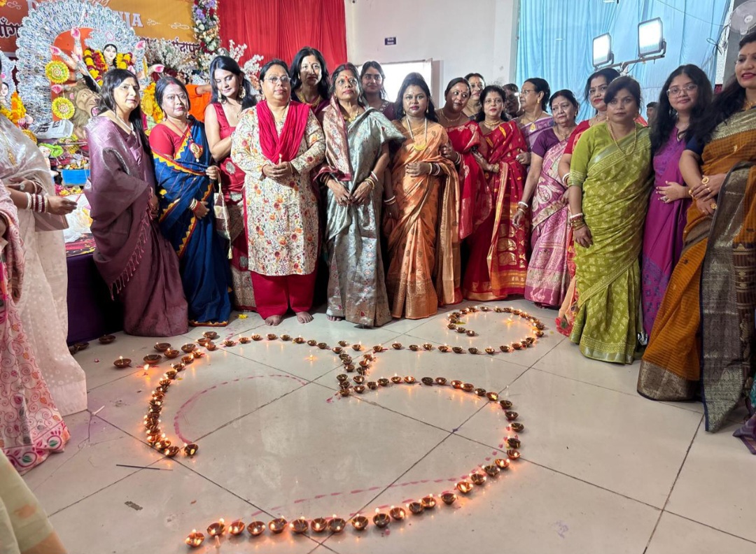 महाअष्टमी पर 108 दीपों की महाआरती से जगमगाया दुर्गा पूजा पंडाल, 108 कमल पुष्पों से हुआ माँ दुर्गा का पूजन, संधि पूजा में उमड़ा श्रद्धा और भक्ति का सैलाब, बाँगाली वेलफेयर एसोसिएशन का शारदीय दुर्गा महोत्सव बना आकर्षण का केंद्र