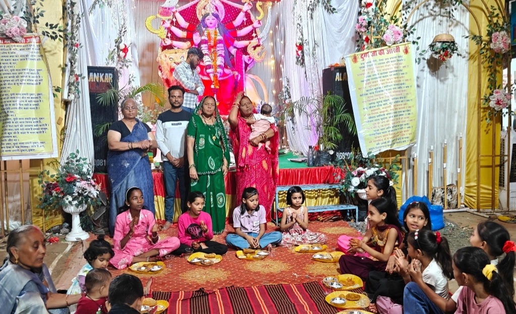 हिन्दू पुत्र उत्सव समिति ने कराया कन्या भोज, श्रद्धाभाव से की मां भगवती की आराधना
