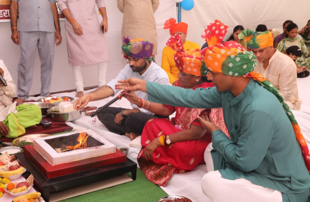 विजयदशमी पर पुलिस लाइन में हुआ शस्त्र पूजन, राज्यसभा सांसद माया नारोलिया ने की पूजा-अर्चना, सांसद माया नारोलिया ने कहा— विजयदशमी बुराई पर अच्छाई और अधर्म पर धर्म की जीत का प्रतीक, कलेक्टर आशीष वशिष्ठ ने जिलेवासियों को दी पर्व की शुभकामनाएं, जिला प्रशासन न शांति एवं कानून व्यवस्था बनाए रखने के लिए किए पुख्ता इंतजाम