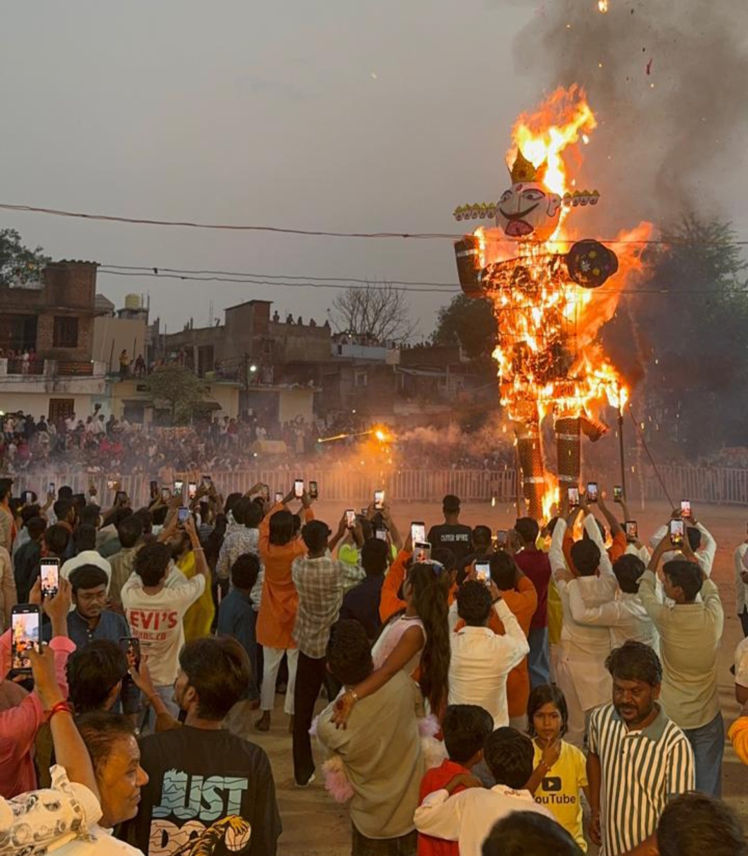 विजयादशमी का शंखनाद- शक्ति और आस्था के महासंगम में धधका रावण का अहंकार, दशहरा मैदान में गूंज उठा जय जय श्री राम , हुई राम दरबार की आरती, मां चंडी और दुर्गा की आराधना के बाद बुराई के प्रतीक का हुआ अंत, असत्य पर सत्य की विजय के जयघोष से गूंज उठा आसमान, मां दुर्गा और काली के विसर्जन का दौर शुरू