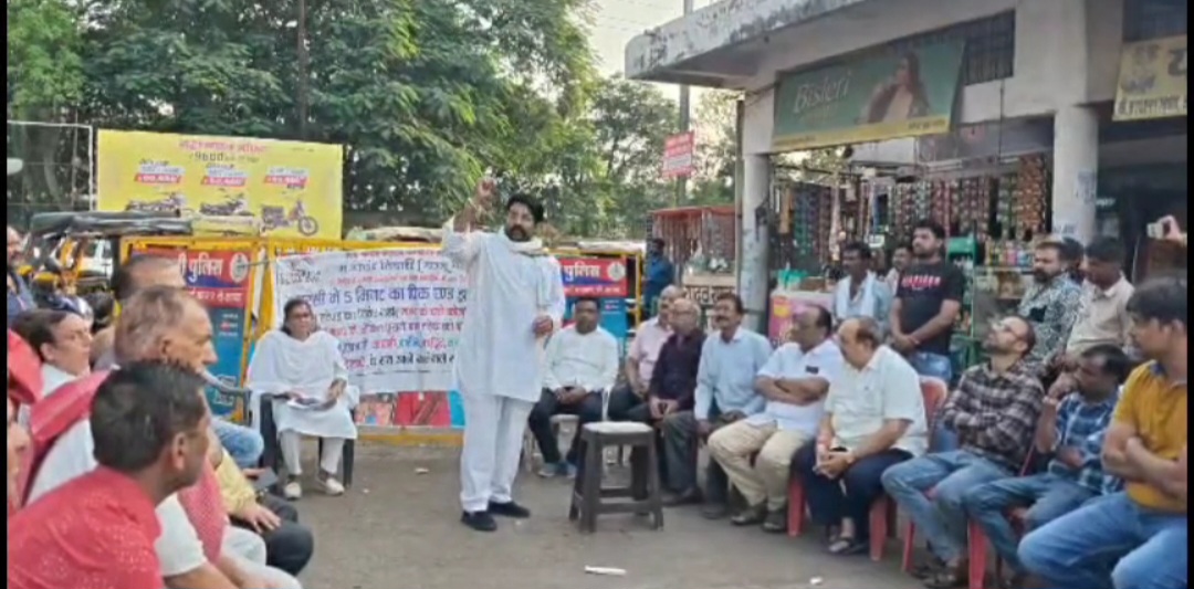 गजानंद तिवारी ‘गज्जू’ के साथ इटारसी के व्यापारी एकजुट, पुराने बस स्टैंड पर 5 मिनट पिक एंड ड्रॉप के लिए संघर्ष को तैयार, जनता, व्यापारियों, मजदूरों, किसानों और विद्यार्थियों के हितों के लिए सभी एकजुट