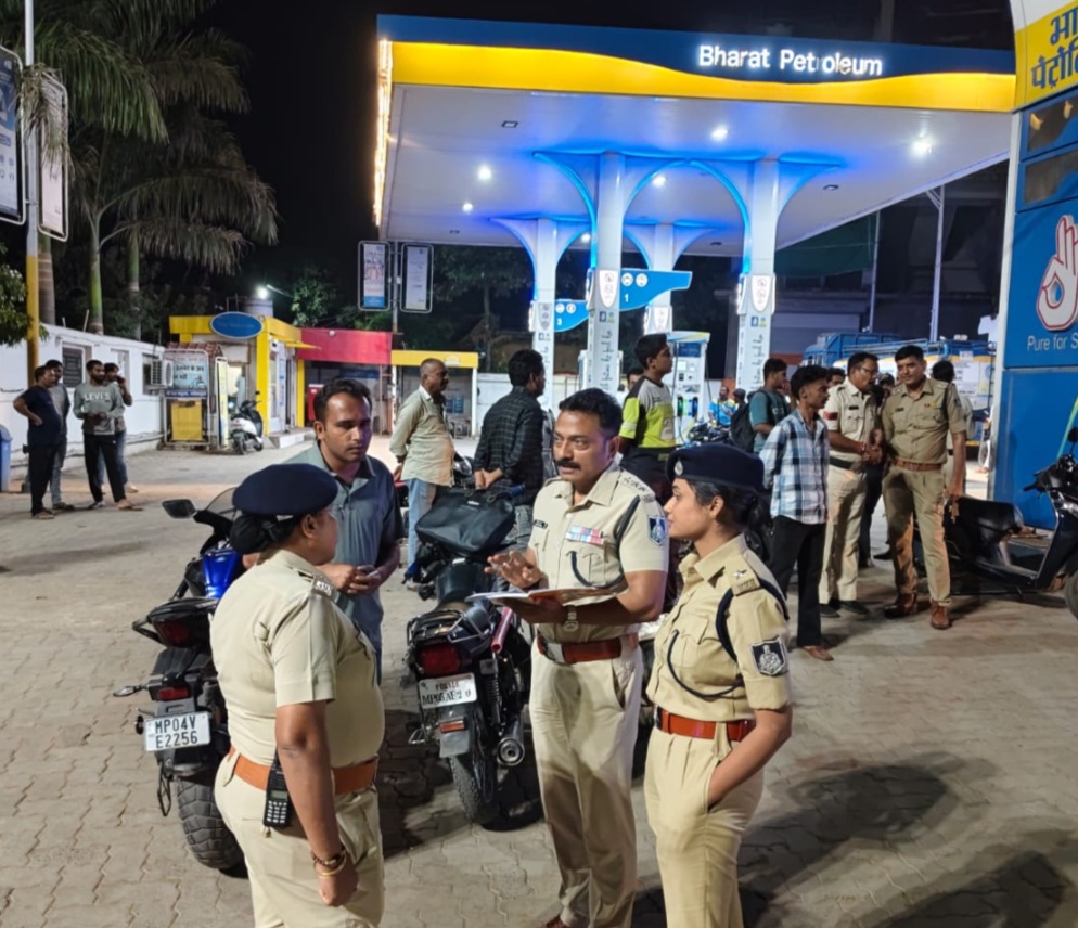 जिले में आपराधिक गतिविधियों पर नियंत्रण हेतु नर्मदापुरम पुलिस का विशेष चेकिंग अभियान, गुंडे बदमाशों, संदिग्ध व्यक्ति, सुनसान इलाकों, पेट्रोल पंपों की चेकिंग, आपराधियों के डोजियर किए गए तैयार