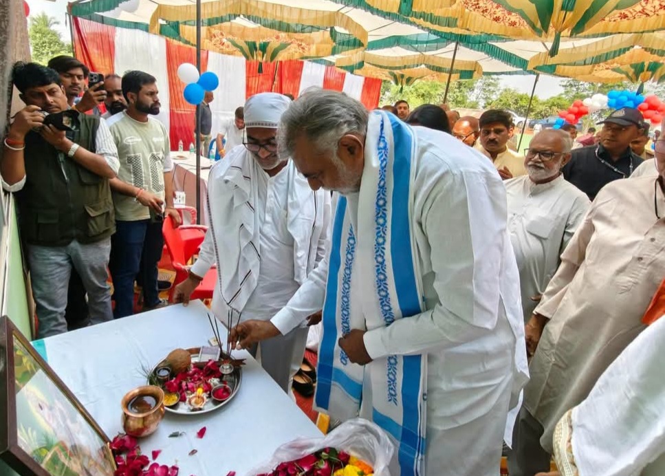 पंचायत एवं ग्रामीण विकास मंत्री प्रहलाद पटेल ने ग्राम पंचायत गुनोरा में 37 लाख रुपये की लागत से नवनिर्मित जनपद पंचायत भवन का किया लोकार्पण, ग्रामीणों को पंचायत कार्यों के लिए मिलेगी सुविधा, जनप्रतिनिधियों एवं ग्रामीणों के साथ सुनी ‘मन की बात’
