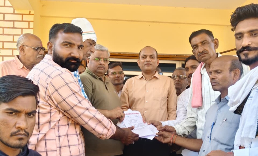 इटारसी बस स्टैंड को पुनः चालू करने की मांग, कांग्रेस नेताओं ने एसडीएम को सौंपा ज्ञापन, जिला कांग्रेस अध्यक्ष शिवाकांत गुड्डन पांडेय के नेतृत्व में पहुंचे कांग्रेस कार्यकर्ता , बस स्टैंड पर बसों के दो मिनट ठहराव की भी उठाई मांग