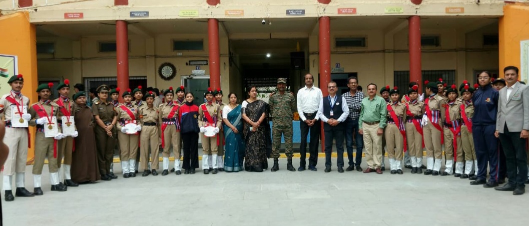 समेरिटन्स में कैडेट्स को प्रमाणपत्र वितरित किये